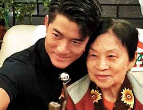 明星的母亲去世,母亲离世，明星痛失至亲