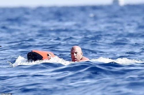 外国明星海边激情,外国明星海滩热辣瞬间大揭秘