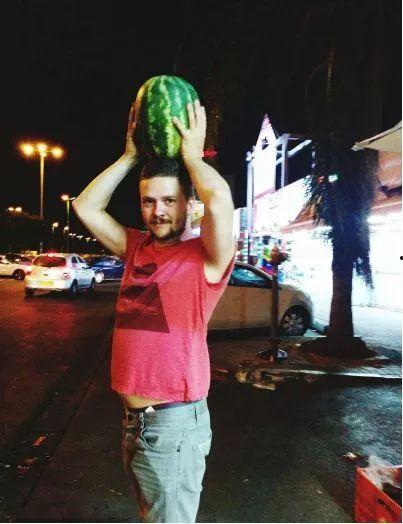 蒙眼吃瓜大赛,蒙眼吃瓜大赛精彩瞬间回顾