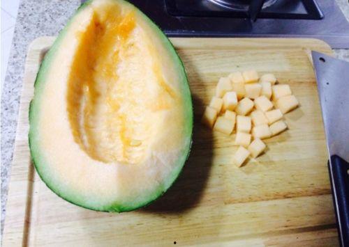 河马吃哈密瓜反应,揭秘河马与哈密瓜的奇妙邂逅