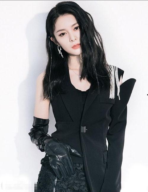 女明星菁,璀璨星途，魅力绽放