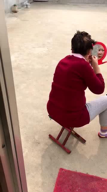 吃瓜群众阿姨,揭秘吃瓜群众阿姨的日常生活与趣味