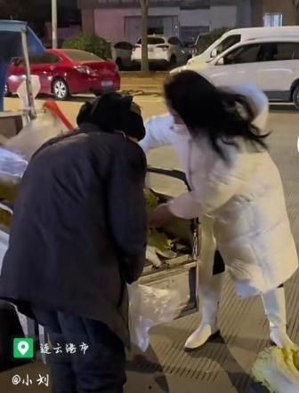 今日头条卖菜女的,从街头摊贩到电商新星的励志故事