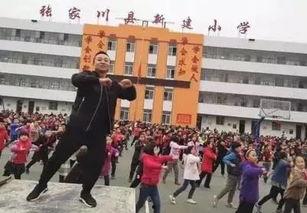 网红男跳藏族舞蹈,民族风情魅力四溢